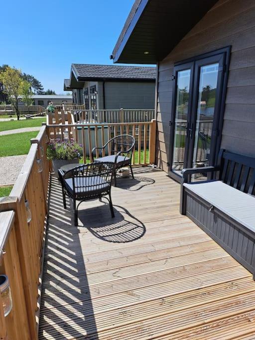 Diddly Squat Lodge With Hot Tub, Pendle View Holiday Park Clitheroe Esterno foto