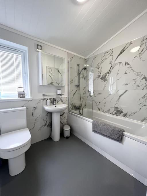 Diddly Squat Lodge With Hot Tub, Pendle View Holiday Park Clitheroe Esterno foto