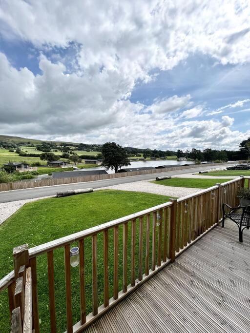 Diddly Squat Lodge With Hot Tub, Pendle View Holiday Park Clitheroe Esterno foto
