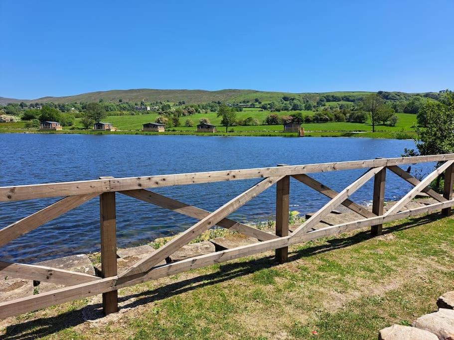 Diddly Squat Lodge With Hot Tub, Pendle View Holiday Park Clitheroe Esterno foto