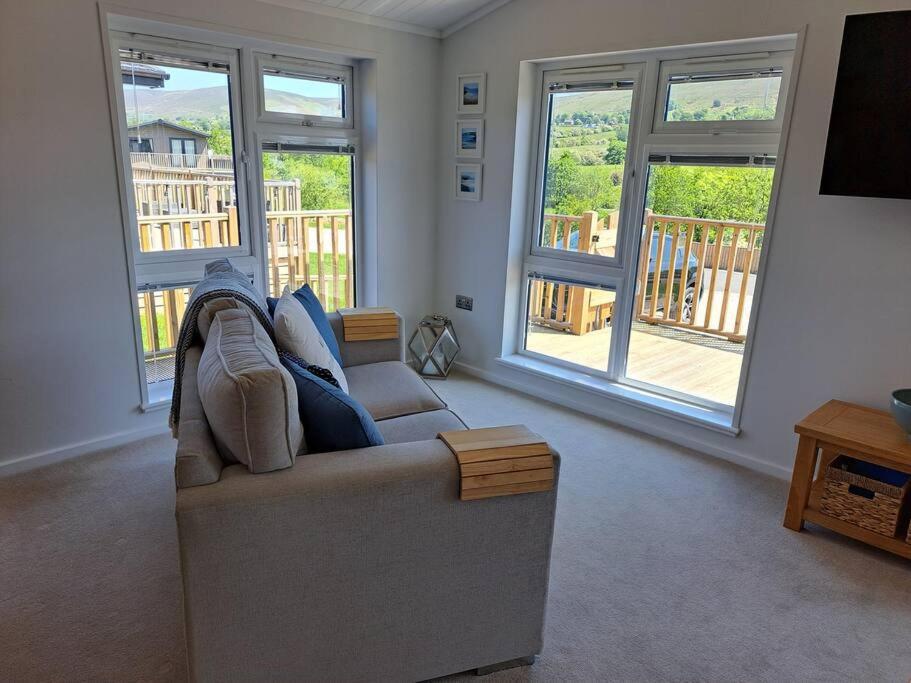 Diddly Squat Lodge With Hot Tub, Pendle View Holiday Park Clitheroe Esterno foto