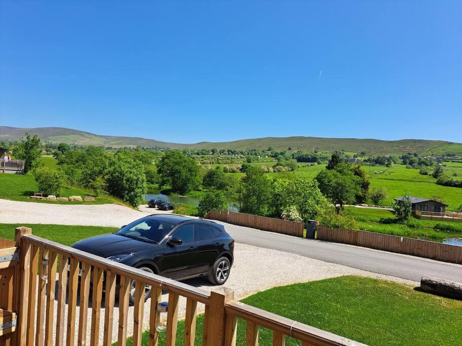 Diddly Squat Lodge With Hot Tub, Pendle View Holiday Park Clitheroe Esterno foto
